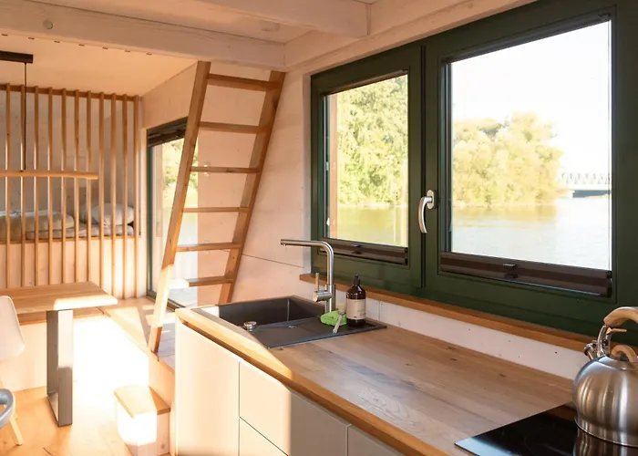 Tiny Hausboot Schwarzwald Maidle Mit Dachterrasse Und Kamin Bateau-hôtel
